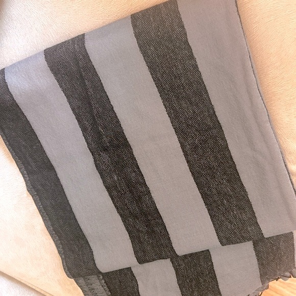 Nordstrom's Women's Silk/Wool Scarf/ Oblong/ Grey & Black Strips/ Fringe - Picture 5 of 5